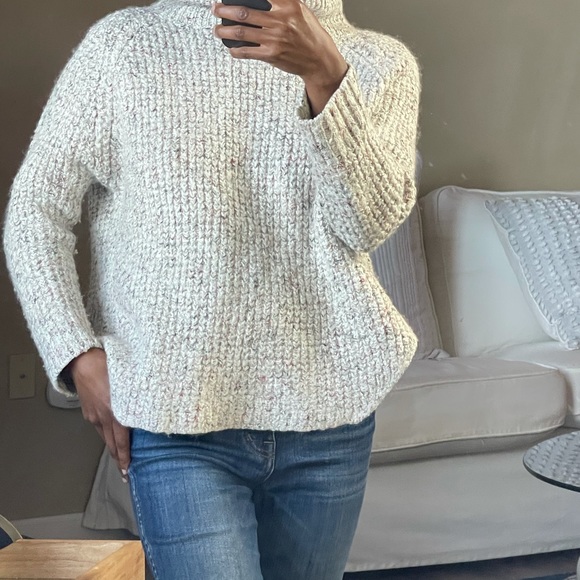 Free People Turtle Neck Cream Color Tinged of Blue Red Threads Sweater. Size S/P - Picture 2 of 9